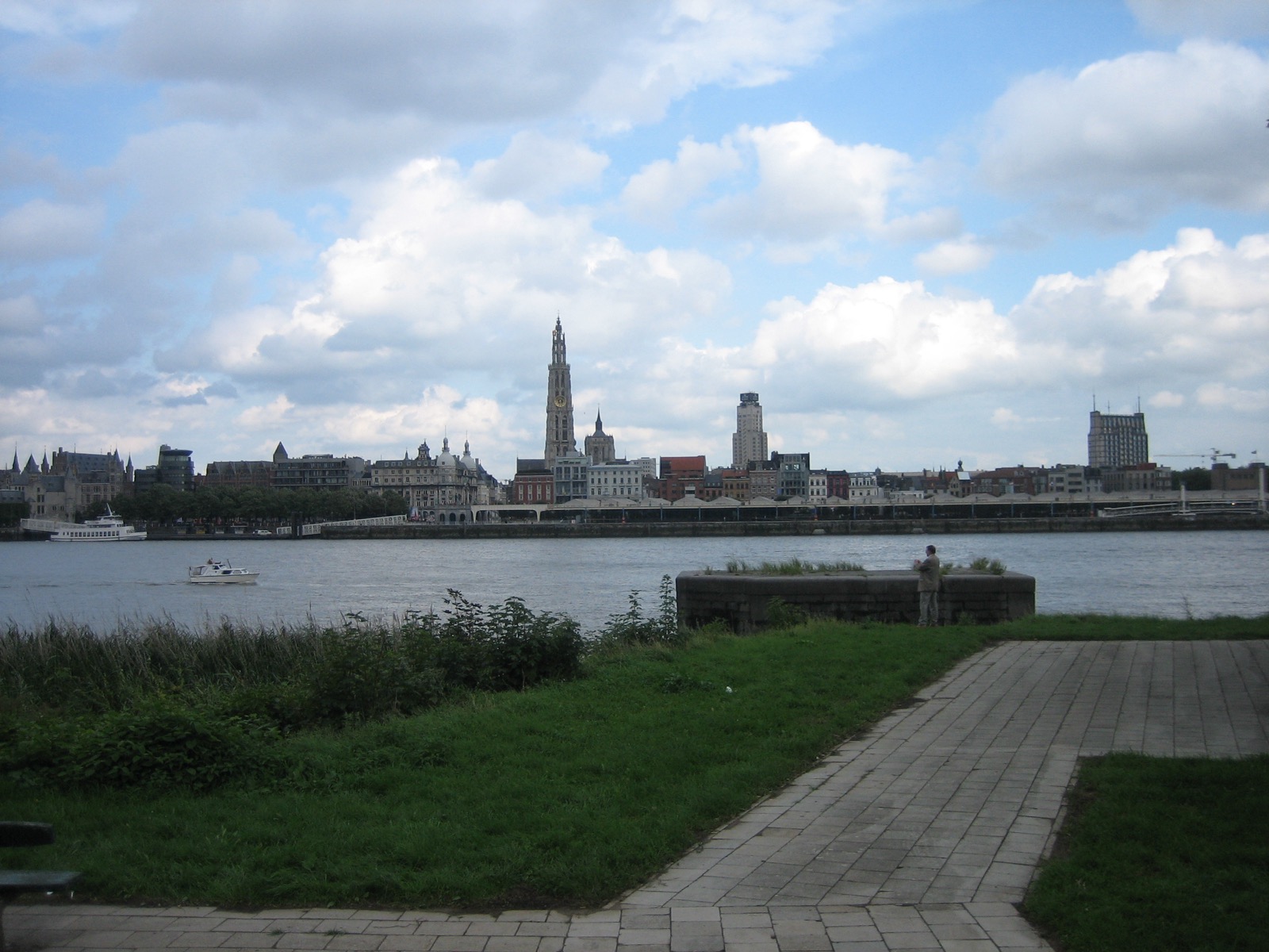 Skyline van Antwerpen als achtergrond voor sugar dating in Antwerpen