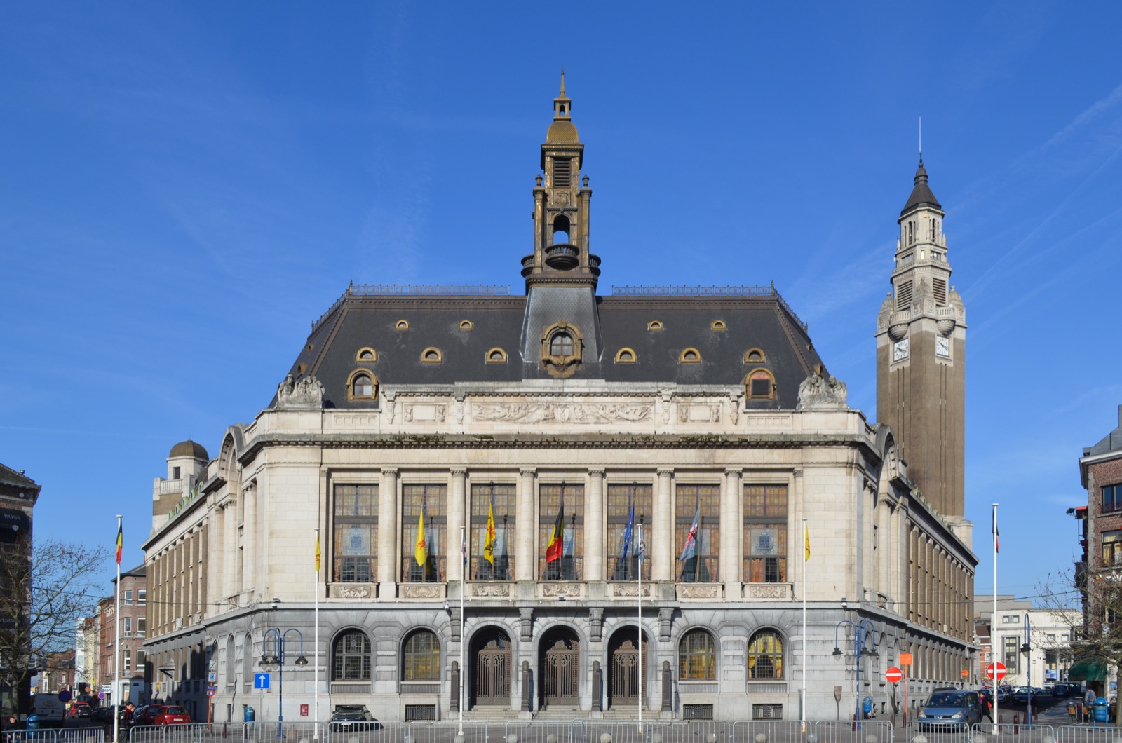 Stadhuis van Charleroi als achtergrond voor sugar dating in Charleroi